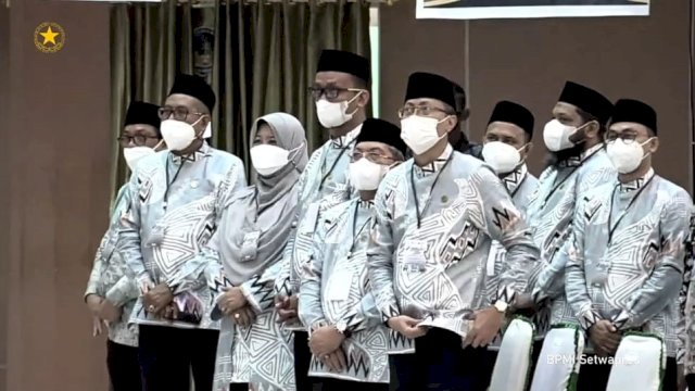 Pengurus KDEKS Sulsel saat dilantik oleh Wapres RI Ma'ruf Amin di Kampus UMI Makassar.