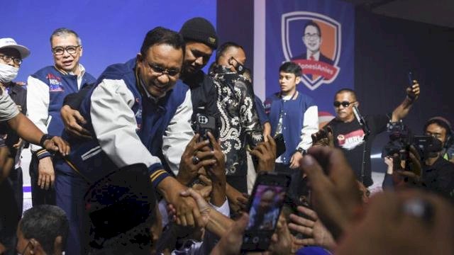 Anies Baswedan bersama tim Relawan IndonesiAnies. Foto: dok Tim Relawan IndonesiAnies