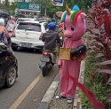 Lakon Para Boneka Badut di Kota Daeng, Menghibur atau Mengusik?