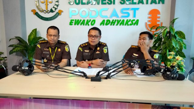 Kepala Seksi Penyidikan (Kasidik) Pidana Khusus (Pidsus) Kejati Sulsel, Hari Surachman saat memberikan keterangan terkait kasus hilangnya 500 ton beras di gudang Bulog Pinrang/IST