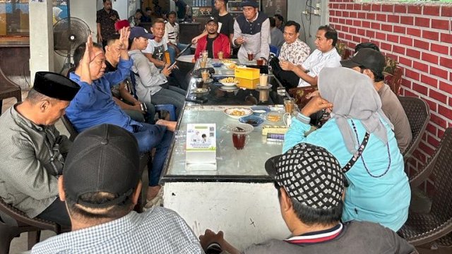 Jaringan Anak Rakyat saat menggelar rapat pemantapan di Warkop RR Mallanngere, Jalan Ar Hakim, Makassar, Jumat, 9/12/2022/IST