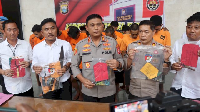 Kapolrestabes Makassar saat melakukan ekspose penangkapan pelaku busur di Makassar (Portal Media/Reza)