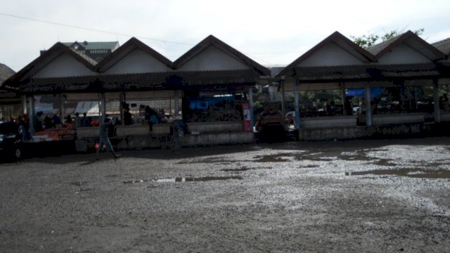 Kondisi Terminal Mallengkeri Kota Makassar yang dikeluhkan sepi karena keberadaan Terminal Bayangan (Portal Media/Irham)