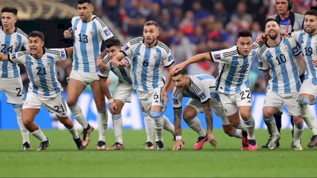 Selebrasi kemenangan Lionel Messi Cs, di Stadion Lusail, Qatar, Minggu (18/12/2022). Foto: ist