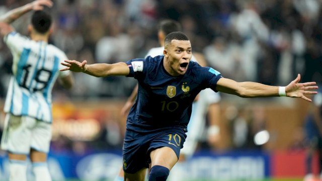 Kylian Mbappe jadi top skor Piala Dunia 2022 usai hattrick pada laga final Piala Dunia 2022 melawan Argentina.  