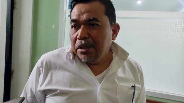 Peneliti Senior Pusat Kajian Anti Korupsi Universitas Patria Artha (Pukat UPA), Bastian Lubis saat memberikan keterangan (Portal Media/Al Fath)