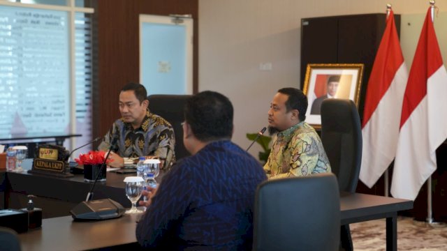 Gubernur Sulsel, Andi Sudirman Sulaiman, berkunjung dan bertemu kepala Lembaga Kebijakan Pengadaan Barang/Jasa Pemerintah (LKPP), Hendrar Prihadi, di Kantor LKPP, Kompleks Rasuna Epicentrum, Jl. Epicentrum Tengah Lot 11 B, Jakarta, Rabu 21 Desember 2022.