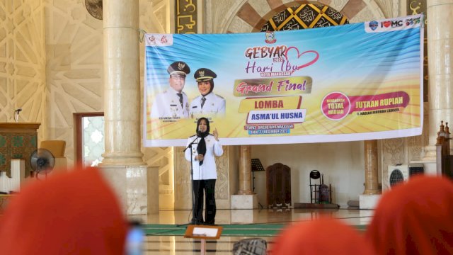 Wakil Wali Kota Makassar, Fatmawati Rusdi, saat memberikan sambutan pada penutupan lomba asmaul husna di Masjid Raya, Rabu (21/12/22). Foto: Portalmedia.id/Firda