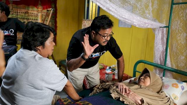 Aminah Cendrakasih saat menjalani syuting Si Doel Anak Sekolahan. Foto: dok Fimela