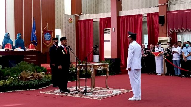 Kepala Dinas (Kadis) Pendidikan Sulawesi Selatan (Sulsel), Setiawan Aswad dilantik menjadi Penjabat (Pj) Bupati Takalar. (Irham/PM)