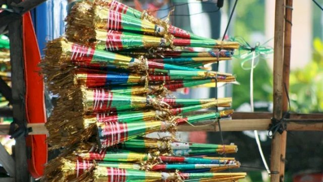 Hukum Jualan Terompet Tahun Baru Menurut Buya Yahya