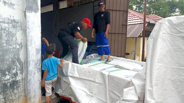 Tim Tagana Dinsos dan TRC BPBD Provinsi bergerak ke Kabupaten Gowa, untuk membantu wilayah terdampak banjir dan longsor.