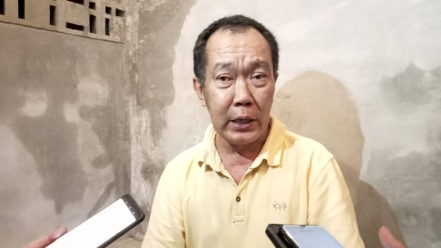 .orban Investasi bodong, Frengky Harlindong saat diwawancarai sejumlah awak media di Makassar  foto: Portalmedia.id/Reza