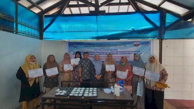 Tim PKM Unibos Edukasi Cara Memproduksi Sabun Mandi Padat Berbahan Dasar Minyak Kelapa