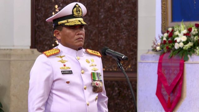 Laksamana TNI Muhammad Ali resmi menjadi Kepala Staf Angkatan Laut (KSAL) usai dilantik Presiden Jokowi. 
