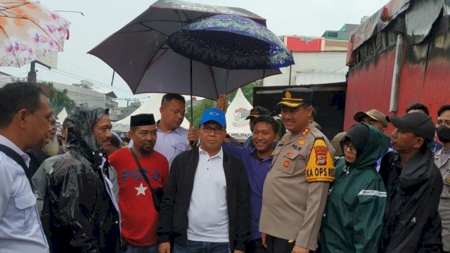 Wali Kota Makassar, Danny Pomanto saat mengunjungi lokasi Pasar Sentral Makassar, Rabu (28/12/2022)/(Portal Media/Firda)