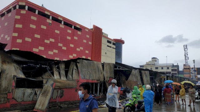 Kondisi kios pedagang di Blok B Selatan Pasar Sentral Makassar pasca kebakaran/(Portal Media/Firda)