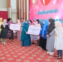 Puncak Peringatan Hari Ibu, Naoemi Octarina Serahkan Bantuan dan Penghargaan