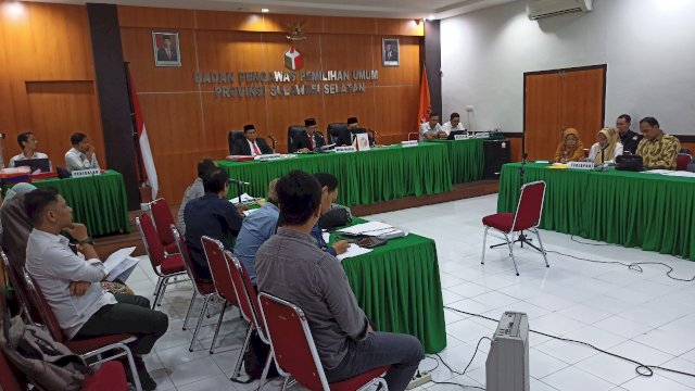 Sidang lanjutan dugaan pelanggaran administrasi oleh KPU Sulsel, Rabu (18/12/2022). Foto: Portalmedia.id/Rafli