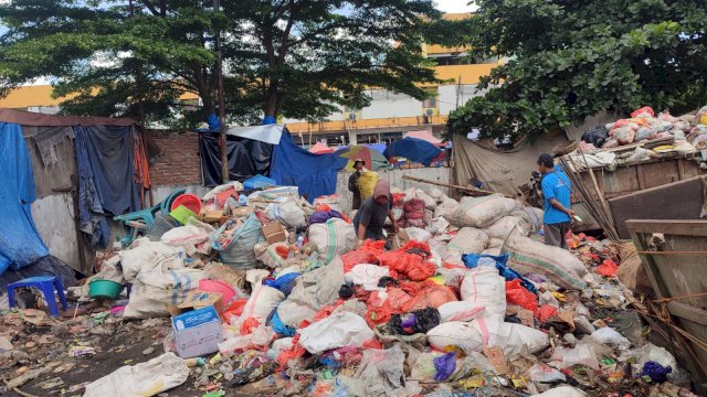 Tumpukan sampah di Pasar Induk Sungguminasa Gowa(Portal Media/Irham) 