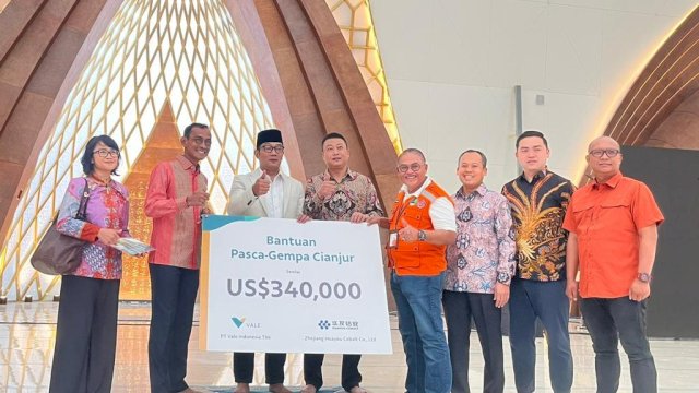 PT Vale Indonesia bersama Huayou menyerahkan bantuan gempa Cianjur. Foto: dok 