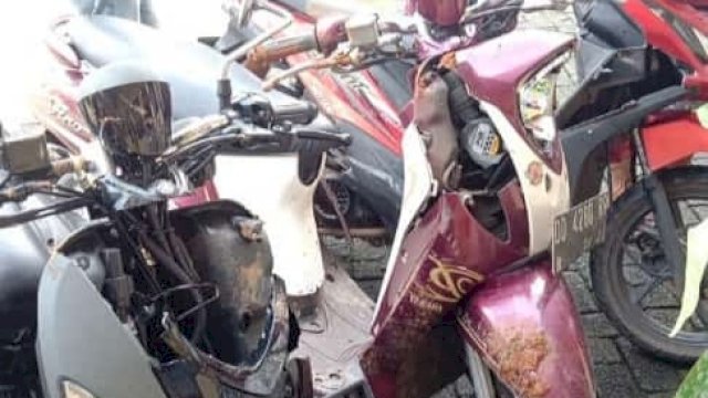  Tiga motor Korban yang dirusak kawanan geng motor di Kelurahan Bonto-bontoa, Kecamatan Somba Opu, Gowa, di bawa ke Polsek Somba Opu sebagai barang bukti/IST