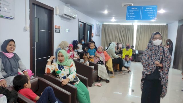 Suasana klinik Cerebellum yang dikunjungi banyak pasien untuk melakukan terapi kesehatan/IST