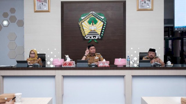 Bupati Gowa, Adnan Purichta Ichsan saat memimpin rapat bersama sejumlah SKPD/IST