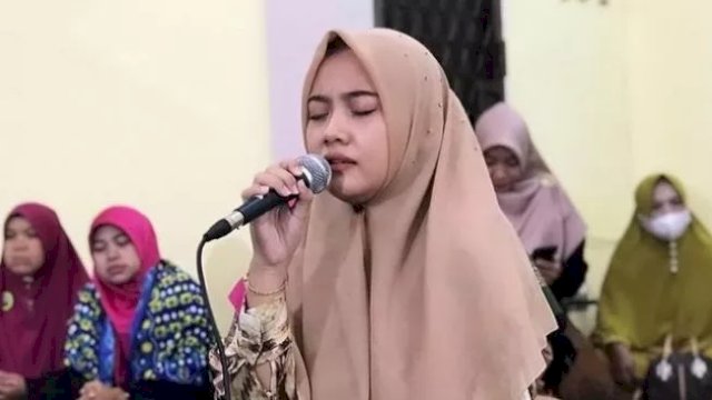 Nadia Hawasyi, Qariah yang disawer saat mengaji. Foto: IG/nadia_hawasyi6050
