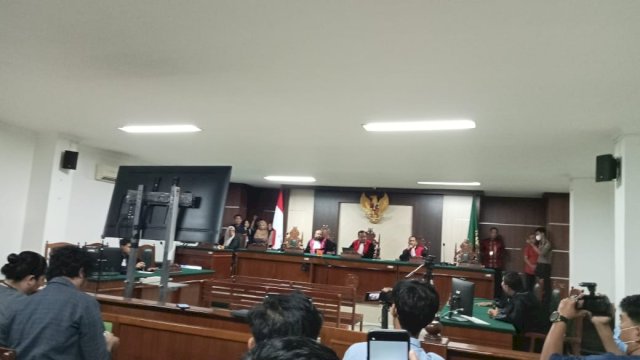 Sidang pembacaan vonis dua terdakwa oknum Brimob dalam perkara pembunuhan berencana honorer Dishub Makassar (Portal Media/Reza)