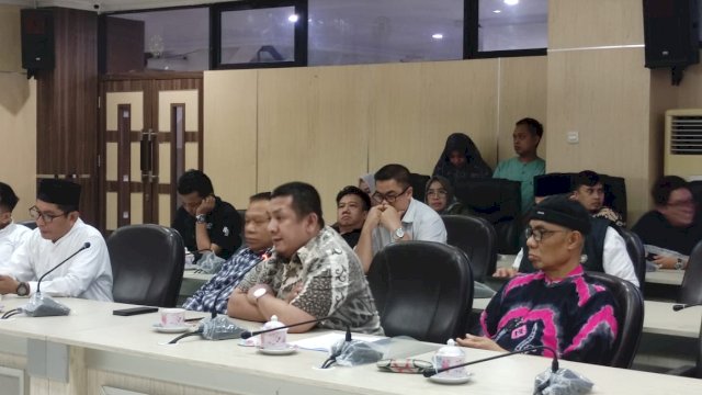 Rapat dengar pendapat (RDP) Komisi A bersama dengan KPU Kota Makassar di Ruang Badan Anggaran (Banggar) Kantor DPRD Kota Makassar, Jum'at (6/1/2023).