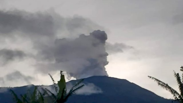 Gunung Marapi Sumbar Erupsi, Akses Jalur Pendakian Ditutup