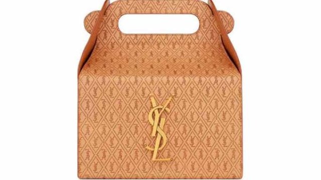 YSL Box Bag dijual seharga Rp29 Juta. 