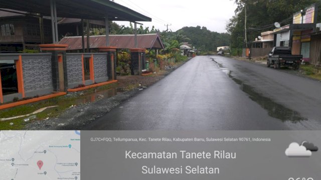 Penampakan ruas jalan Pekkae-Takkalala. Foto: ist