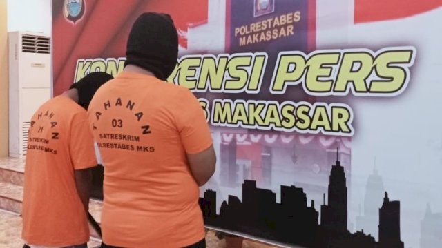 2 remaja yang diringkus setelah membunuh bocah di Makassar, sebab tergiur iming-iming imbalan penjualan organ tubuh manusia. Foto: Portalmedia.id/Reza