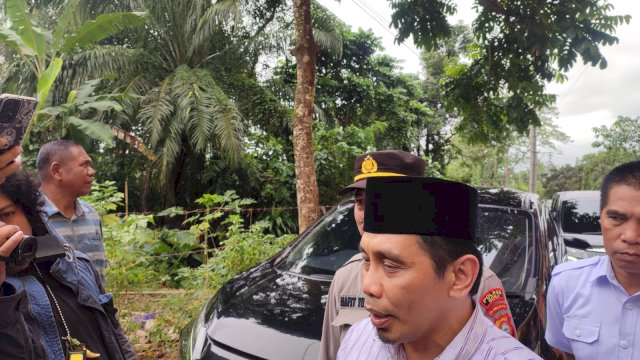 Sekretaris MUI Sulsel, Muammar Bakry selepas pertemuan dengan Pimpinan Yayasan Nur Mutiara Makrifatullah. Foto: Portalmedia.id/Irham