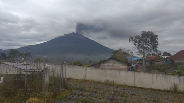 Gunung Kerinci Erupsi, Warga Sekitar Diminta Waspadai Semburan Abu Vulkanis