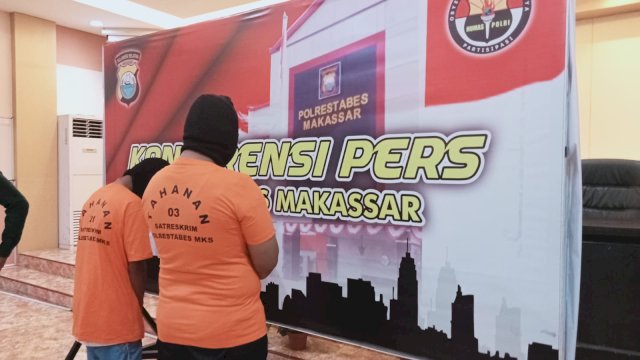 Kedua tersangka pembunuhan berencana bocah 10 tahun di Makassar (Portal Media/Reza) 