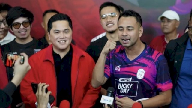 CEO Rans Nusantara FC Raffi Ahmad (kanan) mendukung Menteri BUMN Erick Thohir sebagai calon Ketua Umum PSSI Periode 2023-2027  