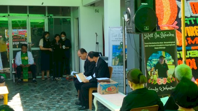 Suasana rumah duka mahasiswa Unhas Makassar yang tewas saat ikuti Diksar Mapala 09 di Maros (Portal Media/Reza)