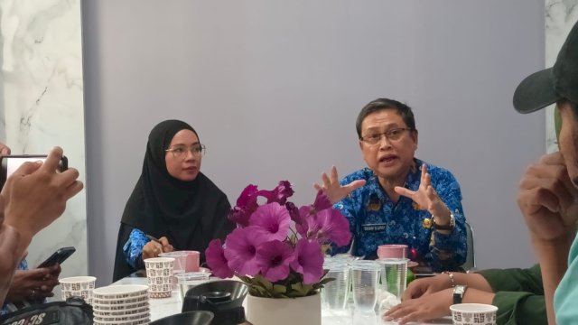 Kepala DPMPTSP Sulsel, Sulkaf S. Latief ketika menjadi pembicara dalam Ngobrol Santai Bareng OPD yang diselenggarakan oleh Diskominfo Sulsel di Pressroom, Kantor Gubernur Sulsel, Selasa (17/1/2023)(Portal Media/Al Fath)