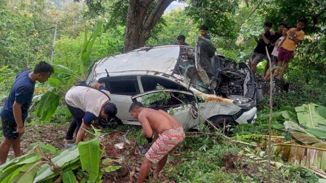Ikuti Google Maps, Mobil Rombongan Bule Rusia Masuk Jurang 25 Meter di Bali