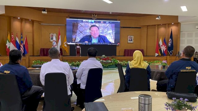 Ketua MIPI Pusat, Bachtiar hadir secara virtual membuka raker MIPI Sulsel. Foto: dok