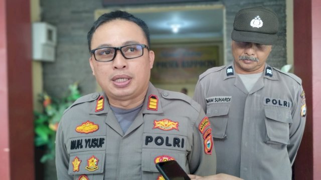 Kapolsek Rappocini, AKP Muhammad Yusuf saat diwawancarai di kantornya  (Portal Media/Reza)