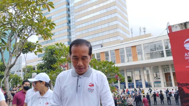 Presiden Joko Widodo memberi keterangan kepada wartawan terkait putra bungsunya yang akan terjun ke dunia politik, Minggu, 29 Januari 2023.