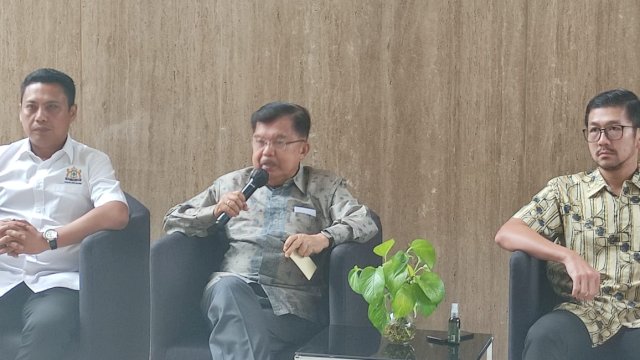 Jusuf Kalla saat menjadi pembicaraan di Talk Show Bisnis dengan tema 'Dari Pengusaha Ke Pengusaha Untuk Masa Depan Indonesia' di Wisma Kalla, Senin (30/1/2023).