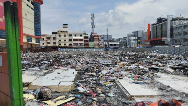 Kondisi pasca kebakaran kawasan Blok B Pasar Sentral Makassar. Foto: Portalmedia.id/Reza