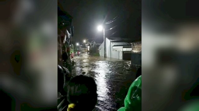 Potongan gambar yang memperlihatkan suasana pemukiman warga terendam banjir. Foto: ist