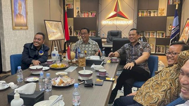 Anies Baswedan bersama Sudirman Said, Ketua DPP Partai Nasdem Willy Aditya, dan Wakil Ketua Majelis Syura Partai Keadilan Sejahtera (PKS) Mohamad Sohibul Iman menemui Ketua Umum Partai Demokrat Agus Harimurti Yudhoyono (AHY) di Kantor DPP Partai Demokrat, Jakarta, Kamis (2/2/2023). Foto: ist