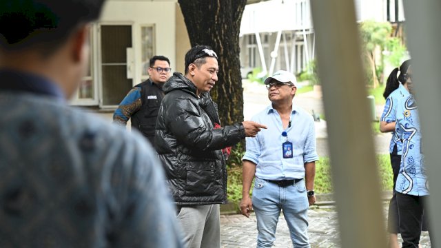 Direktur Utama Perumda Air Minum Kota Makassar, Beni Iskandar (pakai topi) (IST)